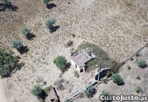 Moradia Em Ruína Com Terreno De 13.000M2, Odemira