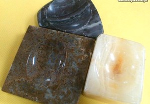 Cinzeiro de dolomite, jaspe, onix 8x6,5x3,5cm
