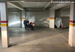 Estacionamento para motos em garagem fechada - Quinta do Conde