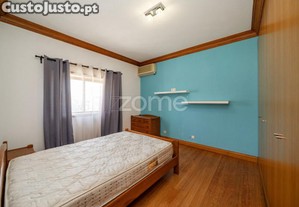 Moradia T4 Individual Com Piscina Em Areias...