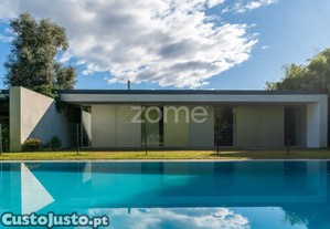 Espaçosa Moradia Térrea T6+1 Com Piscina E...