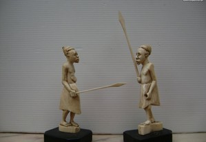 2 Esculturas antigas em material nobre