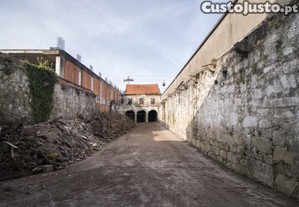 Prédio/ Armazém Para Reabilitação, Localizado...