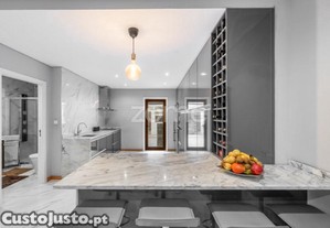 Moradia T4 C/ 275 M2...