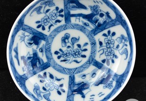 Pequeno prato porcelana da China, Período Qianlong  Séc. XVIII