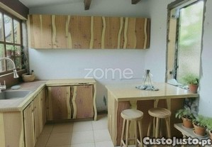 Moradia Em Remodelação T3, Na Travessa S. Dinis...