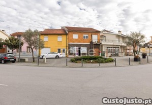 Prédio T4 De Utilização Mista Em Panoias - Braga