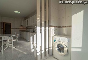 Apartamento T4 Com Garagem Fechada Em São Vitor...