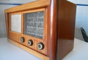 Rádio muito antigo marca Zenith