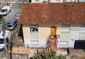 Moradia T9 Com Logradouro Para Recuperar Em...