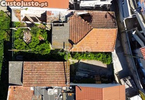 Moradia T2 Com Garagem E Jardim, Para...