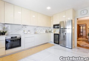 Moradia T3 + 1 Geminada Em Vimieiro, Celeirós E...