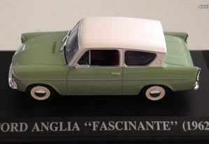 * Miniatura 1:43 Ford Anglia Fascinante (1962) Queridos Carros | Matricula Portuguesa