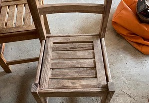 cadeira em madeira para jardim