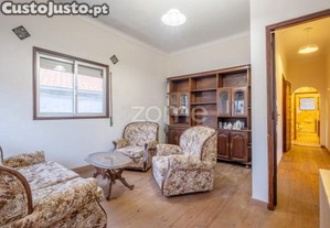 Moradia T2+1 Com Garagem, Anexos, Jardim E Poço...