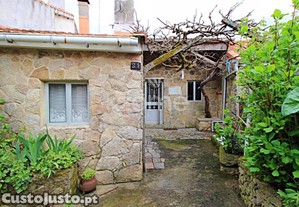 Moradia T2 Com 2 Pisos Em Tourém, Montalegre