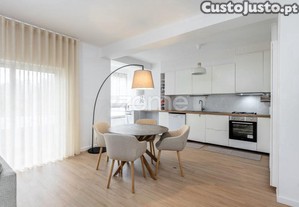 Apartamento T3 De Três Frentes A 2 Km Do Centro...