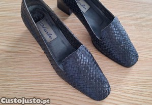 Sapatos em pele entranada 