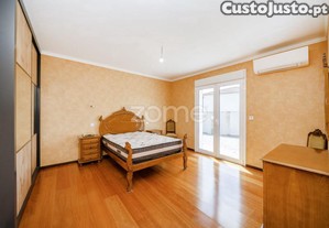 Moradia Térrea Em Amares Com Lote De Terreno De...