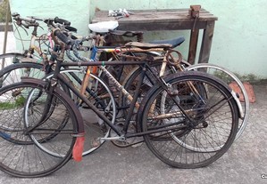 Lote de 4 bicicletas pasteleiras roda 26 e roda 28 antigas