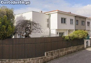 Moradia T4 Com Garagem E Jardim | R. Tanger, Porto