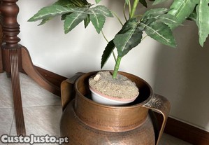 Pote em cobre martelado