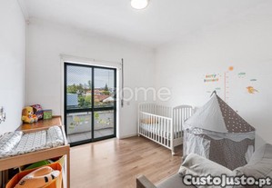 T3 Com Varanda, Garagem E Suíte Em Ronfe,...