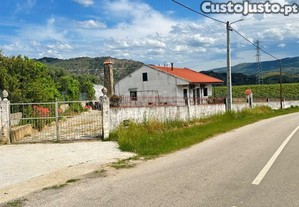 Magnifica Moradia T3 Com Terreno E Anexos...