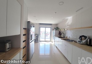 Duplex T4 em Cadaval e Pêro Moniz de 195 m²