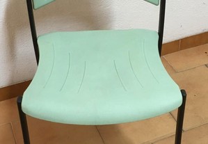 Cadeira de 4 pernas
