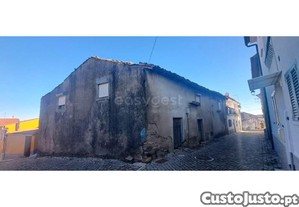 Moradia V3, Para Recuperar, No Centro Hist�rico...