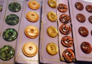 botões em galalite antigos e grandes
