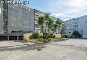 Loja Com 2 Frentes Em Plena Rua 5 De Outubro -...