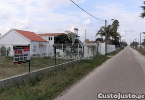 Terreno com viabilidade de construção até 500 m2 - montijo