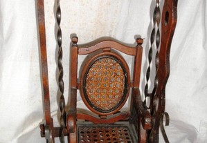Cadeira de Baloiço Miniatura em Madeira