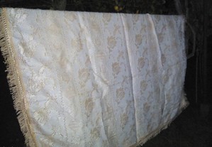colcha de seda anos 60 em creme l 1.90 x c 2.20