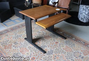 Secretria com P em Metal