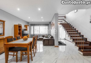 Moradia T4 C/ 275 M2...