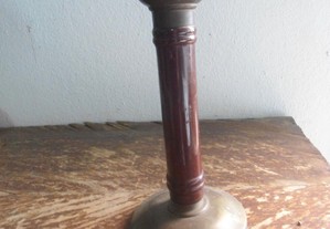 castiçal antigo em madeira e metal