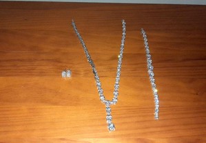 Conjunto de colar, pulseira e brincos