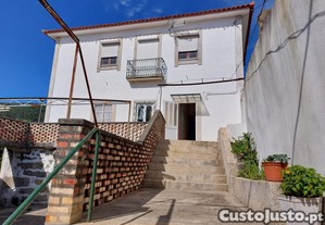 Casa Minhota com Jardim e Terreno na cidade de Viana do Castelo