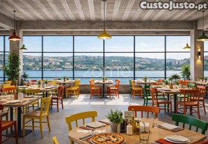 Loja Para Restauração Em Frente Ao Rio Douro -...