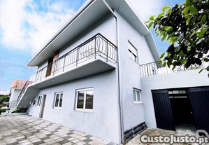 Moradia bi-familiar T6 em Pedome de 246 m²