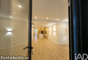 Apartamento T2 em Lordelo Do Ouro E Massarelos de 126,00 m²