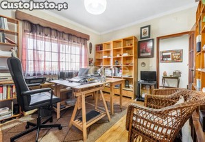 Moradia V4 Em Lamaçães: Conforto, Sossego E...