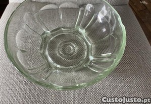 taca de sobremesa meio verde com relevo