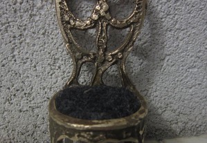 cadeira em metal antiga decoração
