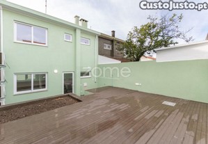 Moradia T3 Totalmente Renovada Com Jardim - Porto
