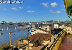 Moradia Multifamiliar A 150M Do Rio Douro