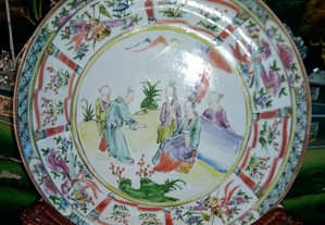 DISPONÍVEL.. Prato porcelana china, período quilong.